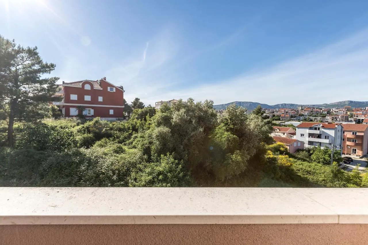 Nona Apartment Split