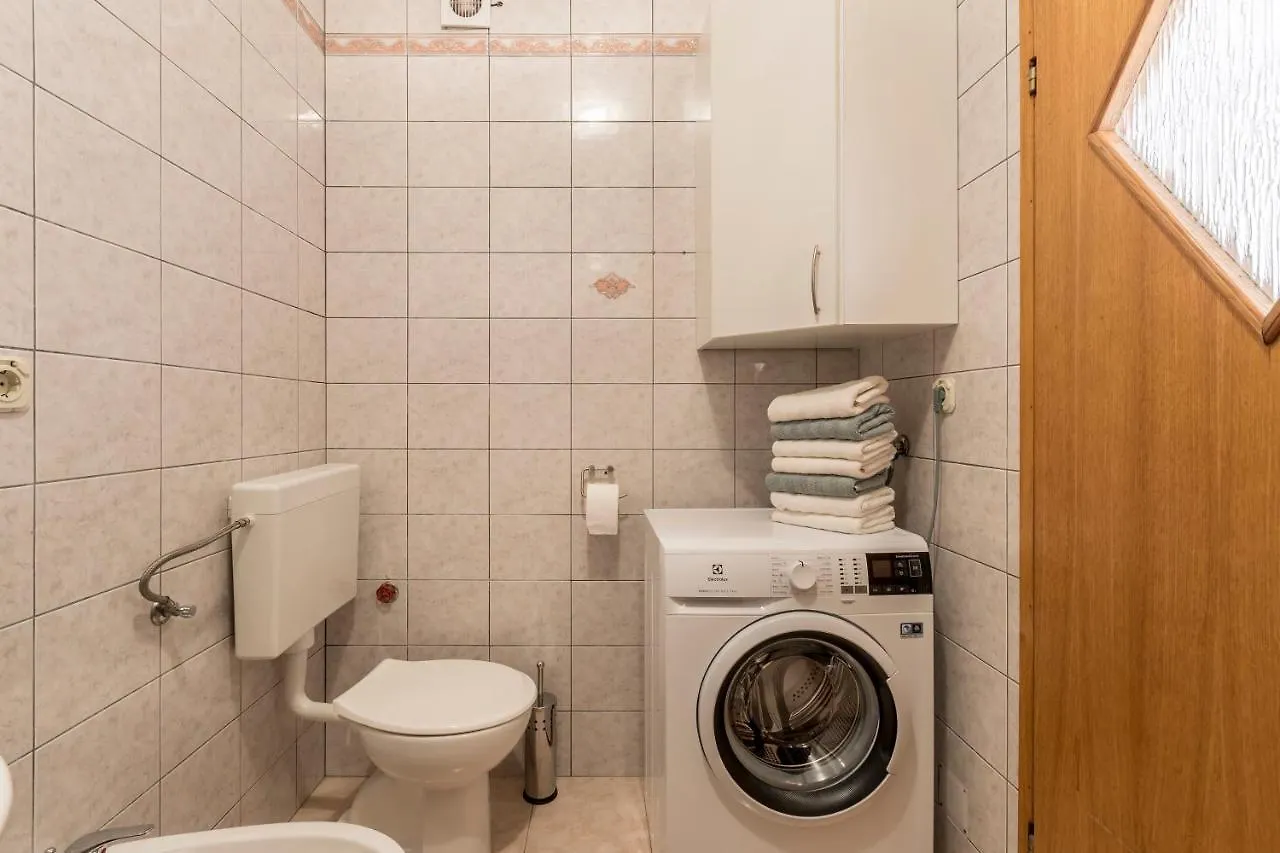 Nona Apartment Split