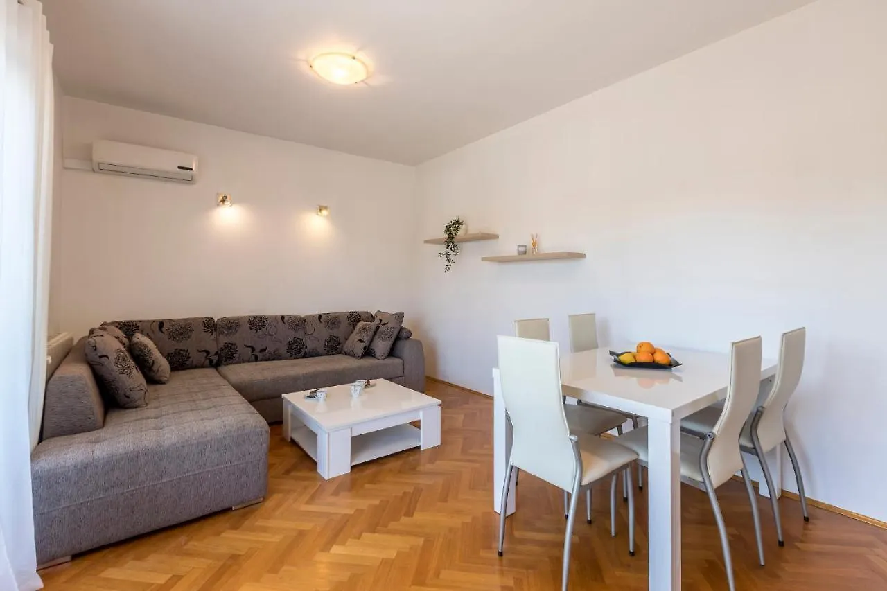 Nona Apartment Split