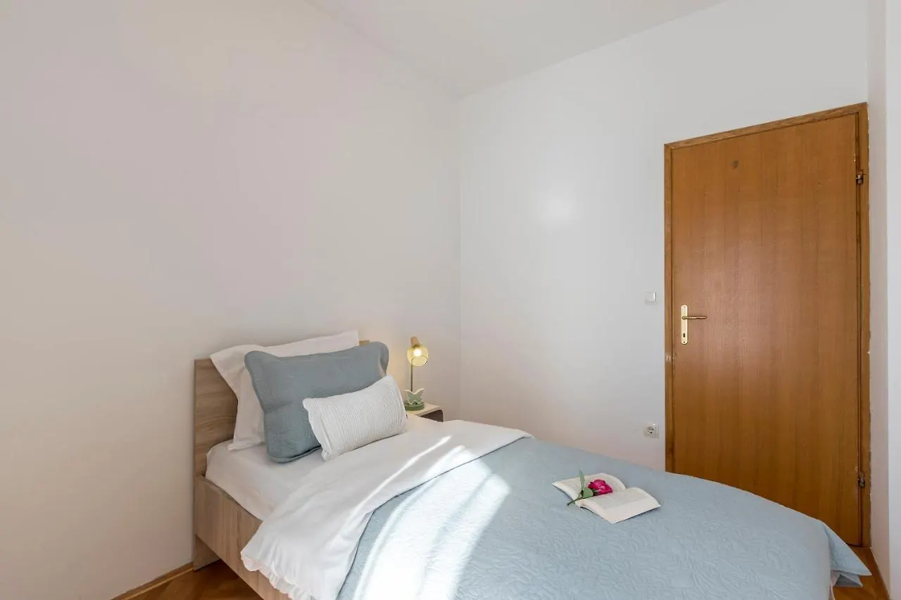 Nona Apartment Split